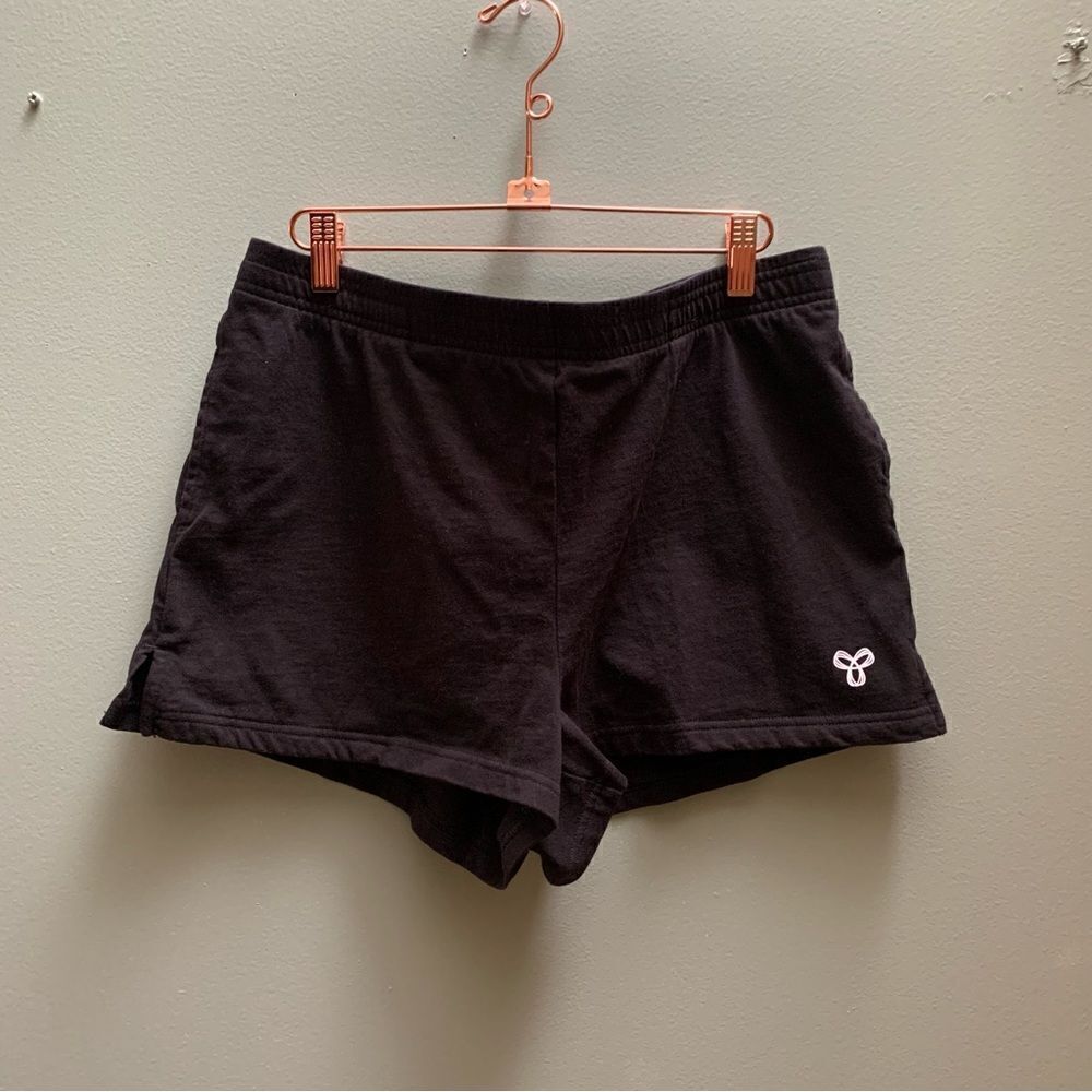 TNA ARITZIA Athletic Shorts size Large